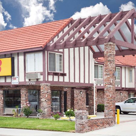 במוטל Super 8 By Wyndham Santa Clarita/Valencia מראה חיצוני תמונה