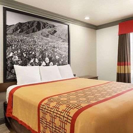 במוטל Super 8 By Wyndham Santa Clarita/Valencia מראה חיצוני תמונה