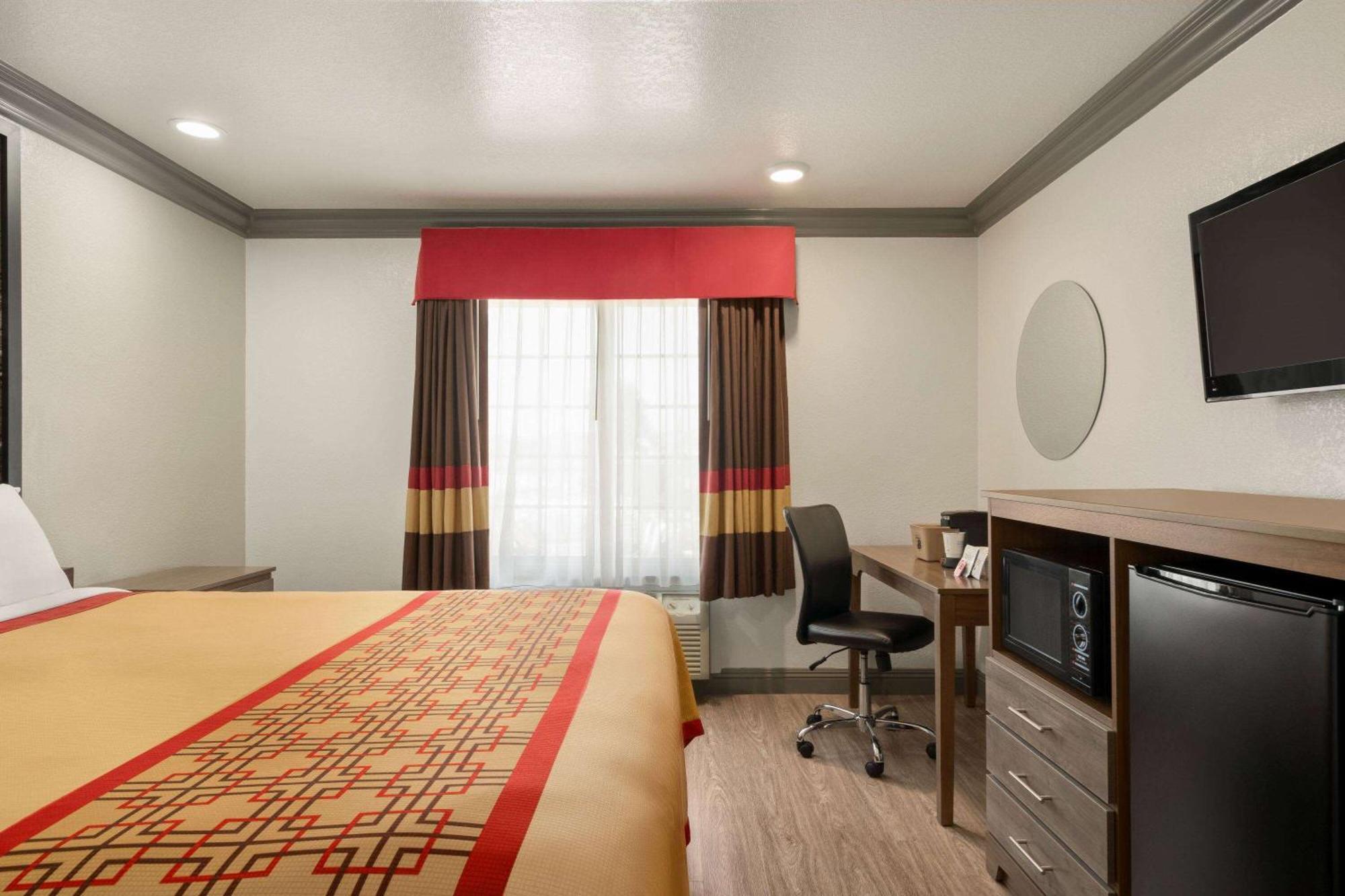 במוטל Super 8 By Wyndham Santa Clarita/Valencia מראה חיצוני תמונה