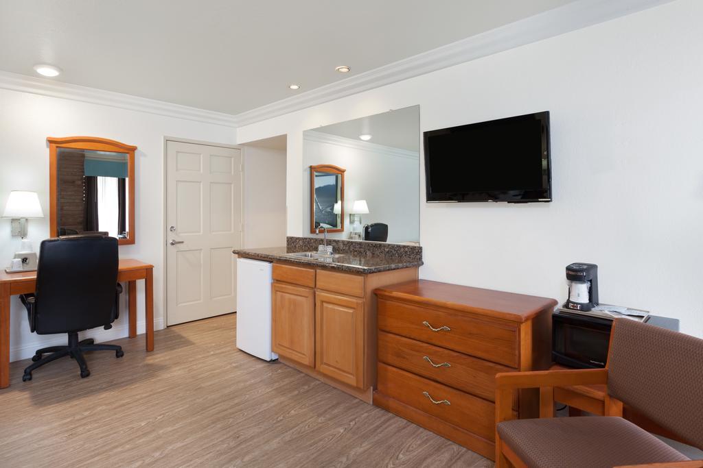 במוטל Super 8 By Wyndham Santa Clarita/Valencia מראה חיצוני תמונה